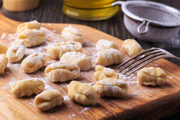 Qual è il modo migliore per fare gnocchi di patate fatti in casa?