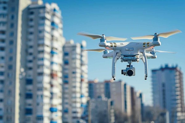 Quali questioni etiche solleva l'uso dei droni nella sorveglianza?